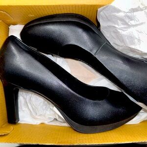 Clarks Amber Joy high heels in black leather